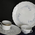 Exemples de vaisselle en porcelaine de Limoges.