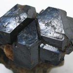 Uraninite (UO2 - faciès automorphe)