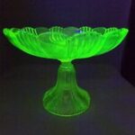 Coupe à fruit sous lumière UV, verre contenant de l'uranium, Portieux